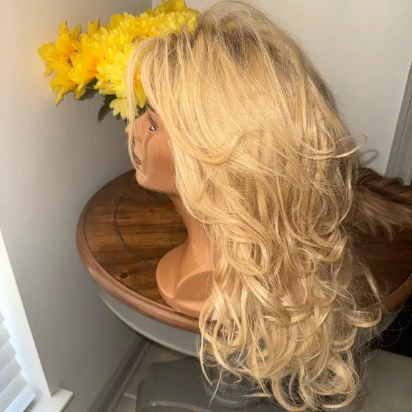 Human Hair Wig by Raquel Welch Hand Tied Top Blonde Rooted STUNNING HIGH-END WIG - Picture 8 of 15